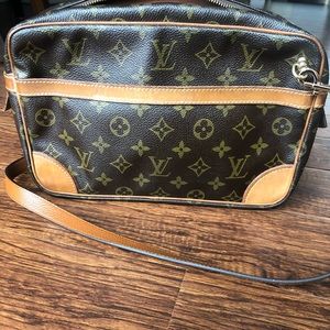 Louis Vuitton Clutch Crossbody